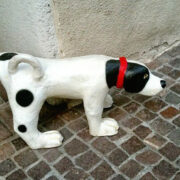Pinkelnder Hund
